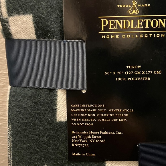 Pendleton Geometric Pattern Blanket in Black, Gray, and Cream - Picture 4 of 6